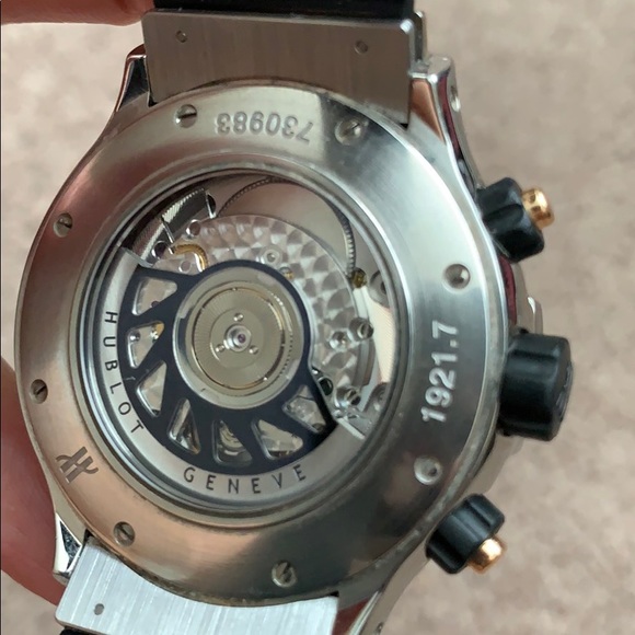 Item # C16 - AUTHENTIC MENS HUBLOT AUTOMATIC WATCH - Picture 7 of 11